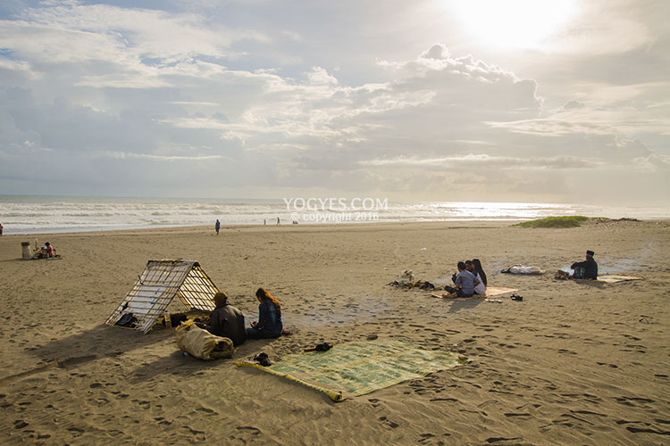 PARANGKUSUMO BEACH