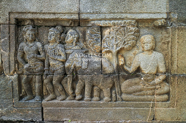 CANDI MENDUT