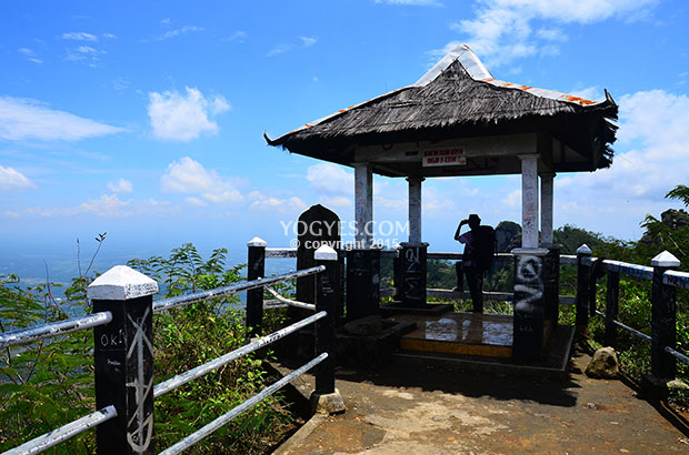PUNCAK SUROLOYO
