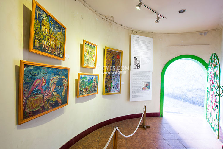 Lukisan dan Rajutan Maryati di Galeri III di Museum Affandi