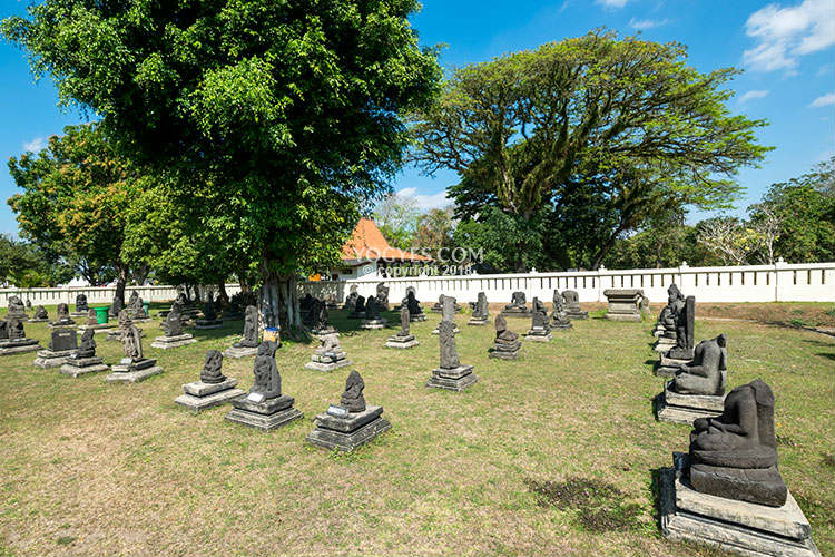 BatuBatu Candi di Candi Prambanan