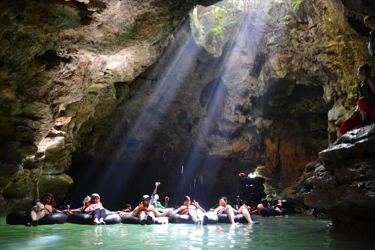 Cave Tubing Gua Pindul: Petualangan Mengarungi Sungai 