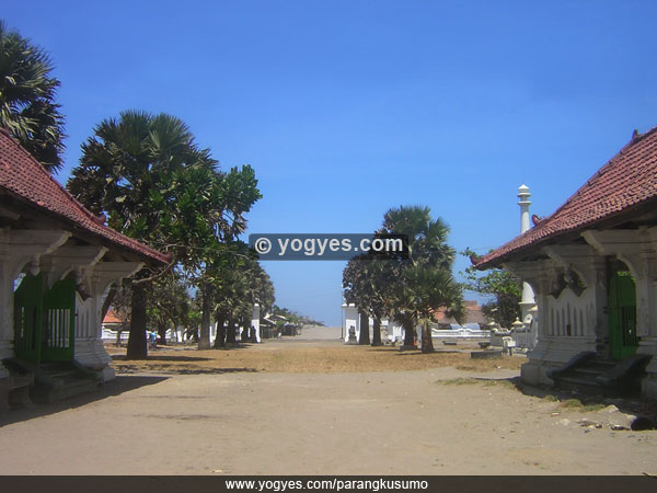 PARANGKUSUMO (10 Tempat Wisata di Bantul)