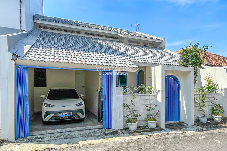 blue gate house