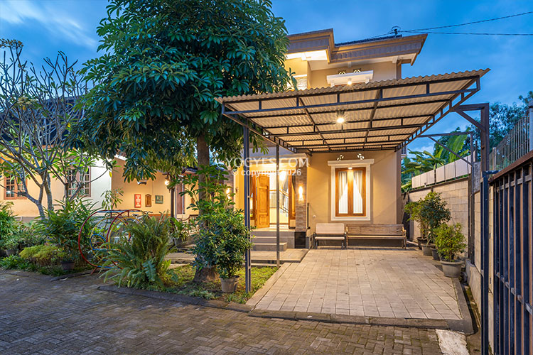 rumah uti family homestay