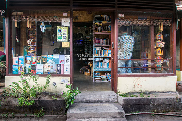 the lucky boomerang bookshop