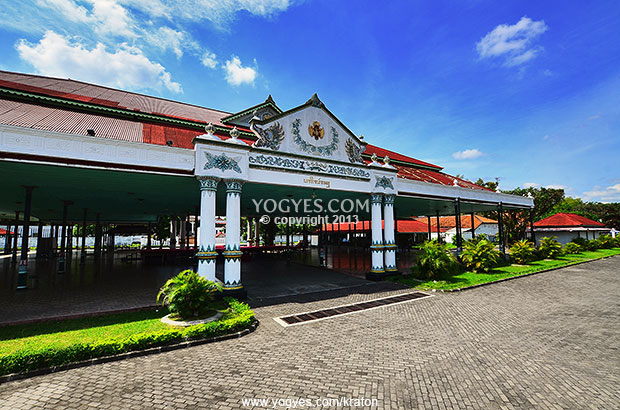 10 places to visit on foot in jogja
